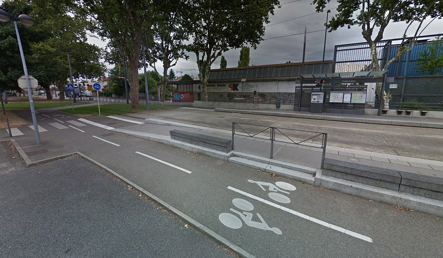 Tram Croix Luizet Spot Street Villeurbanne Skate Spot 1/5