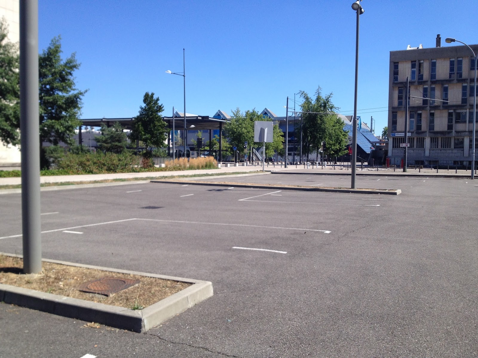 Fac BU Spot Street Villeurbanne Skate Spot 2/5