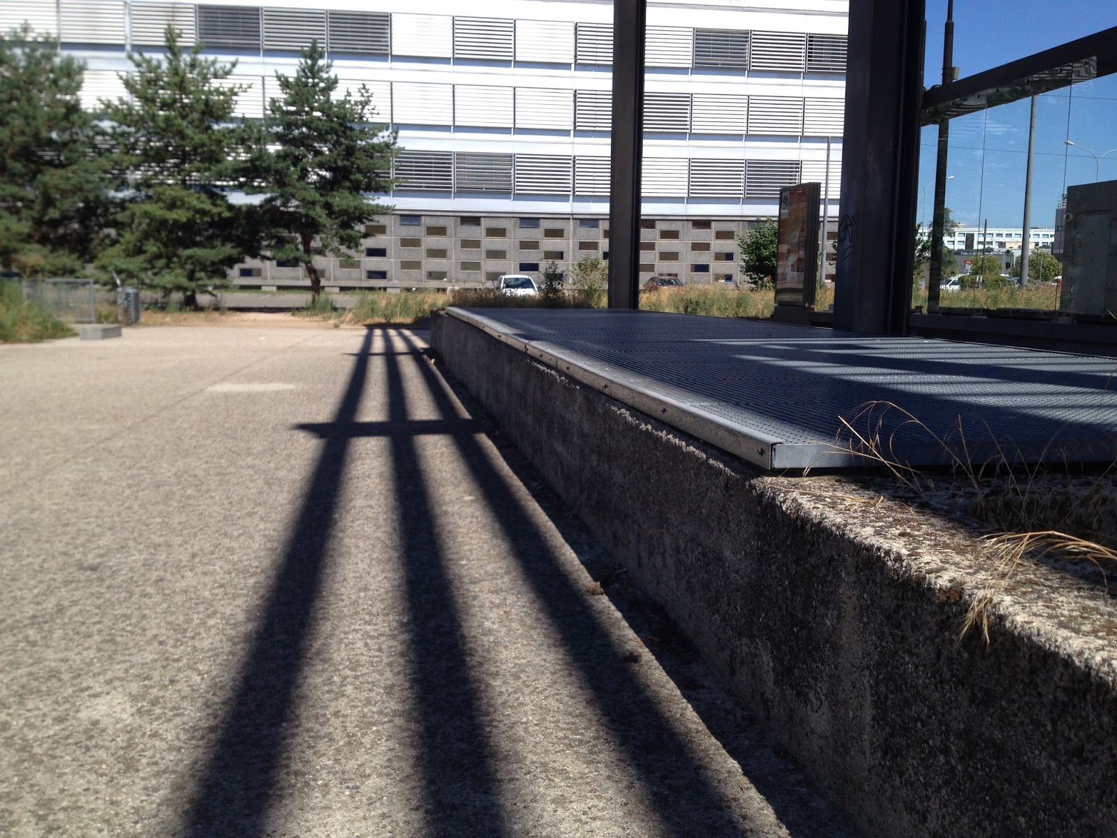 Fac Tram La Doua Spot Street Villeurbanne Skate Spot 2/5