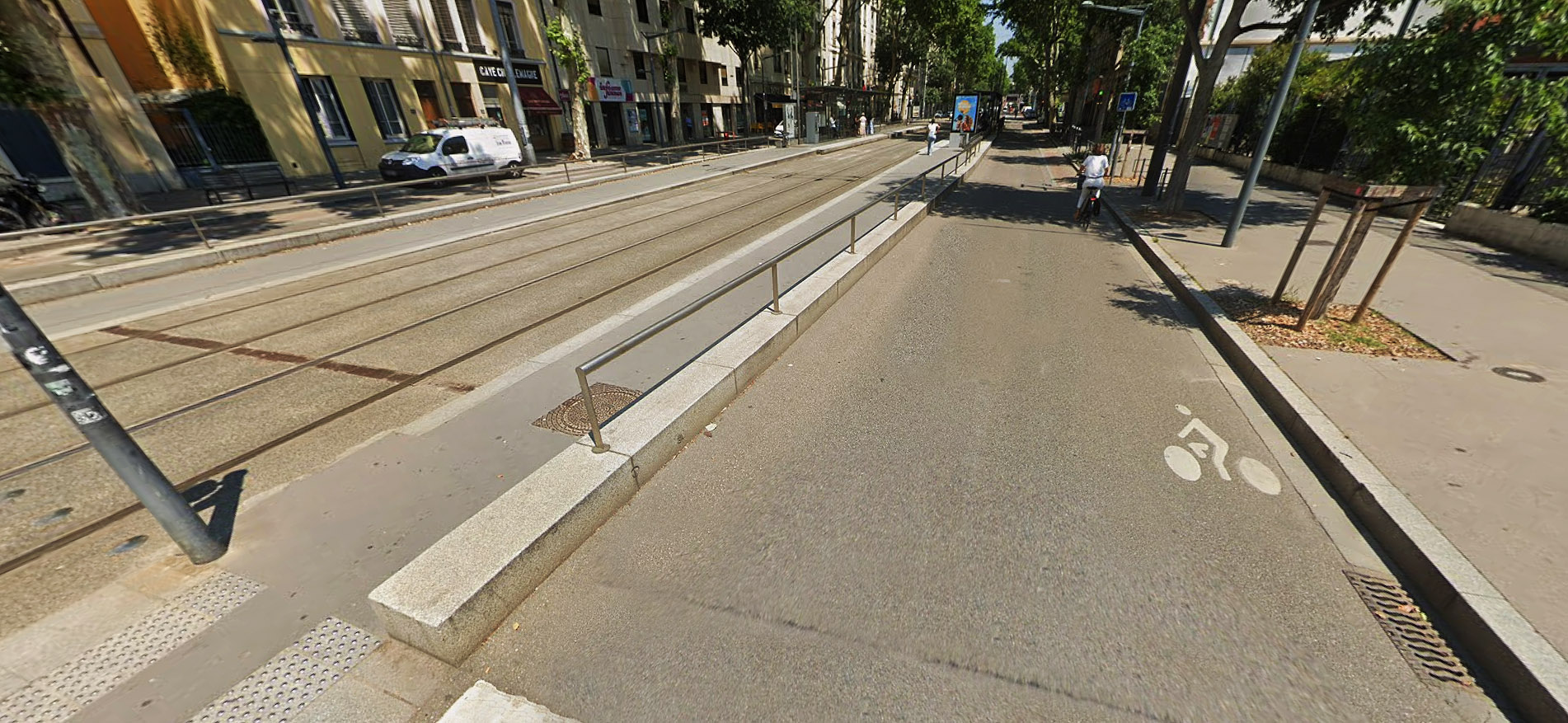 Alix School Spot Street Lyon Skate Spot 2/5