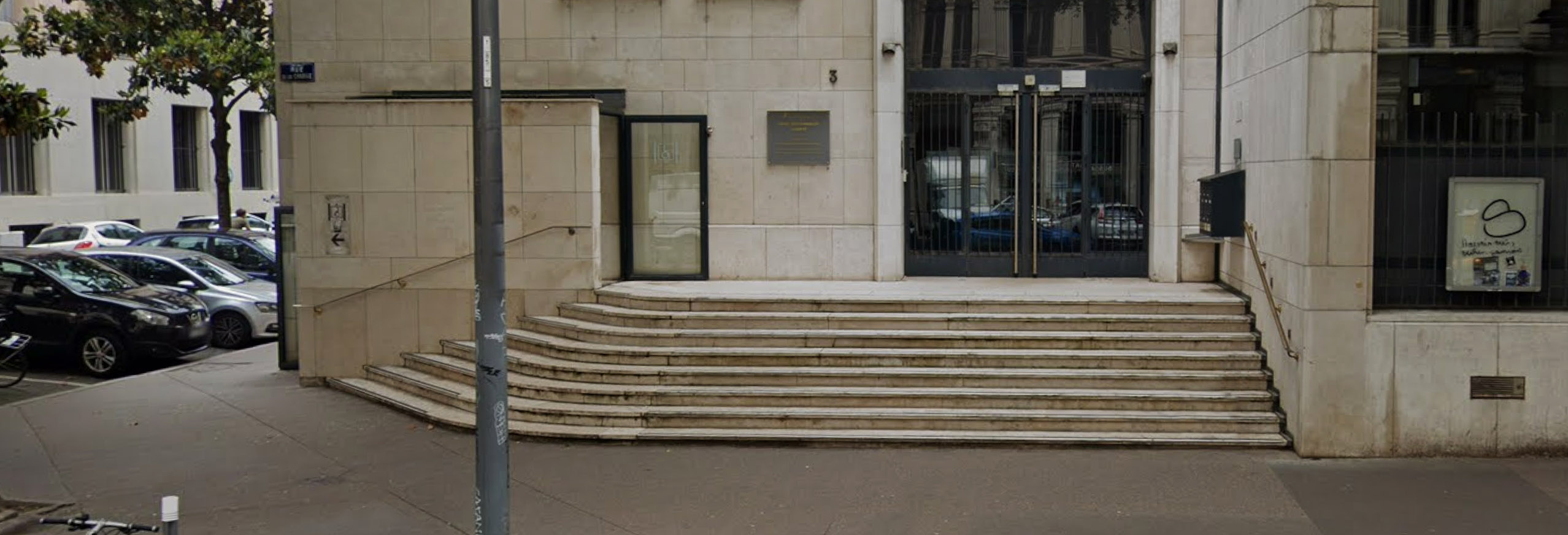 Charité Street Spot Street Lyon Skate Spot 2/5