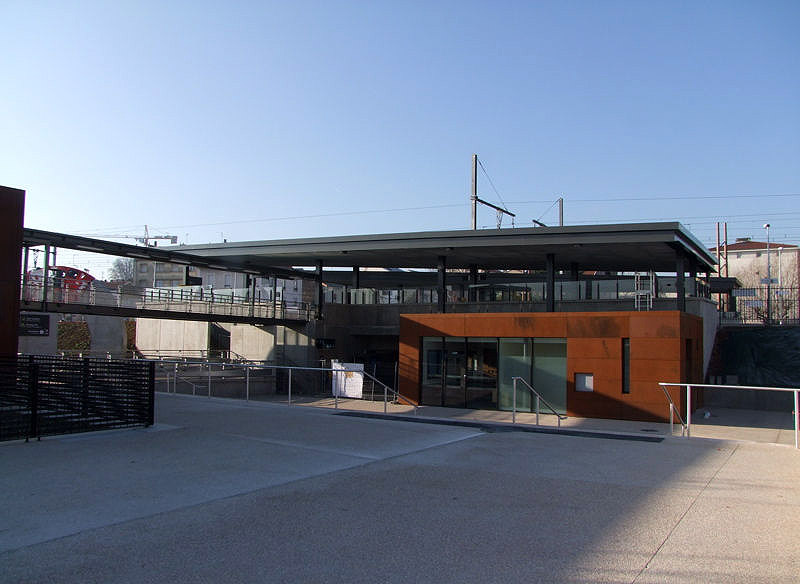 Oullins Gare Est Spot Street Oullins Skate Spot 2/5