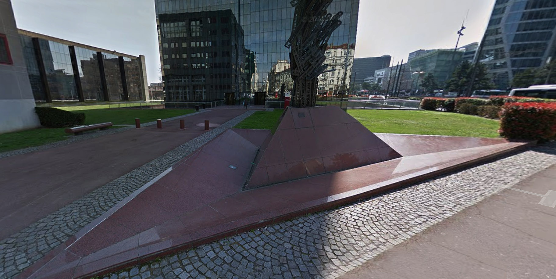 Swiss Life Tower Spot Street Lyon Skate Spot 1/5