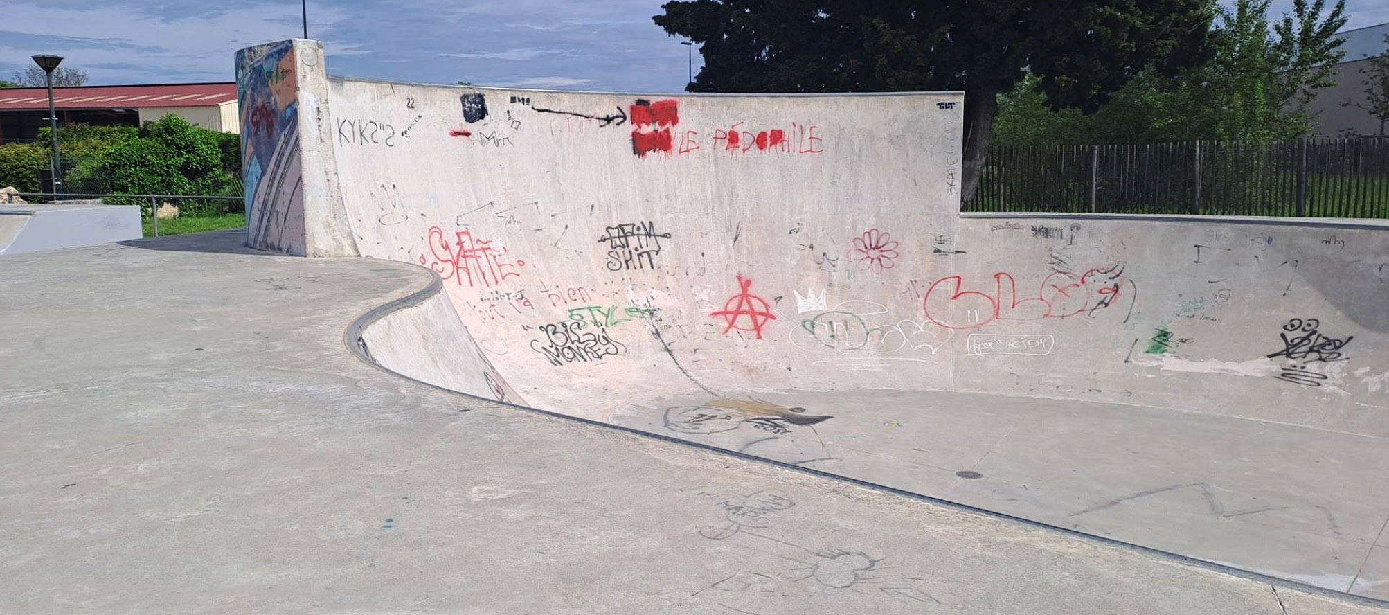 St Paul 3 Châteaux Skatepark Saint Paul Trois Châteaux Skate Spot 3/5