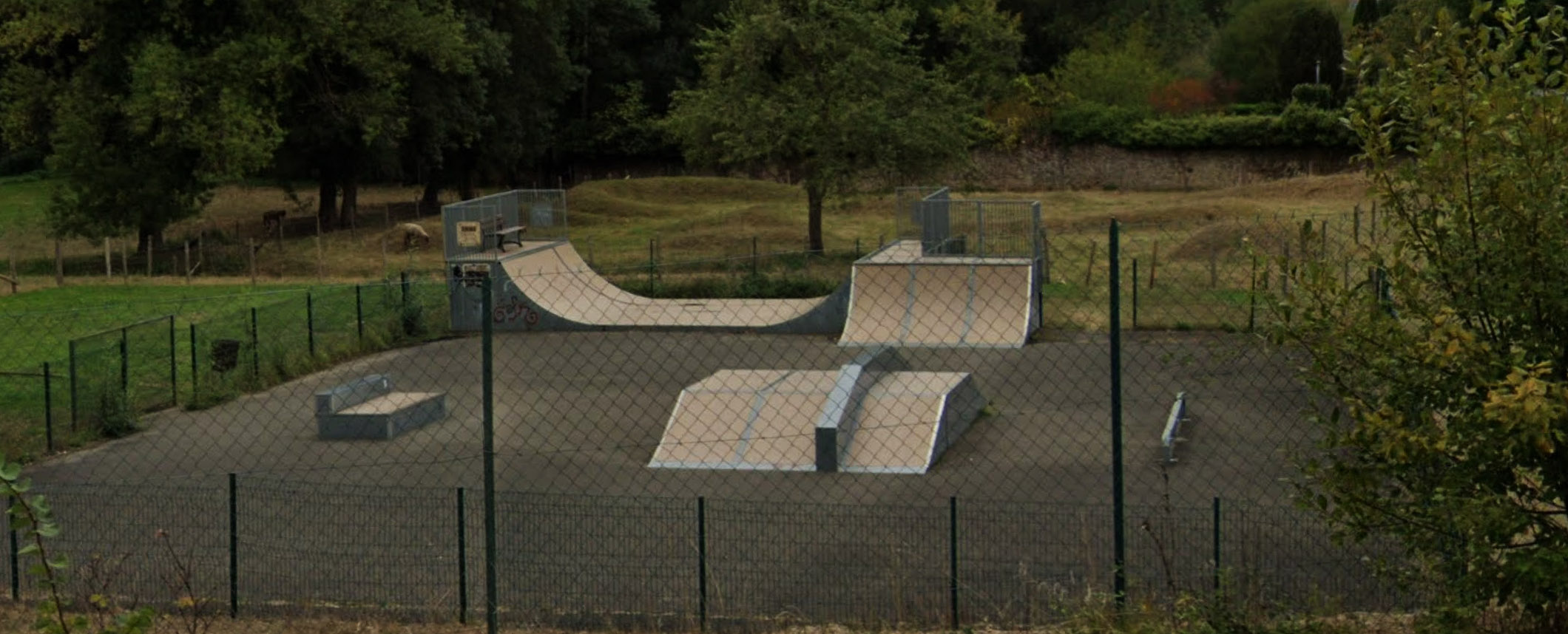 Pont des Fées Skatepark Baugé en Anjou Skate Spot 2/5