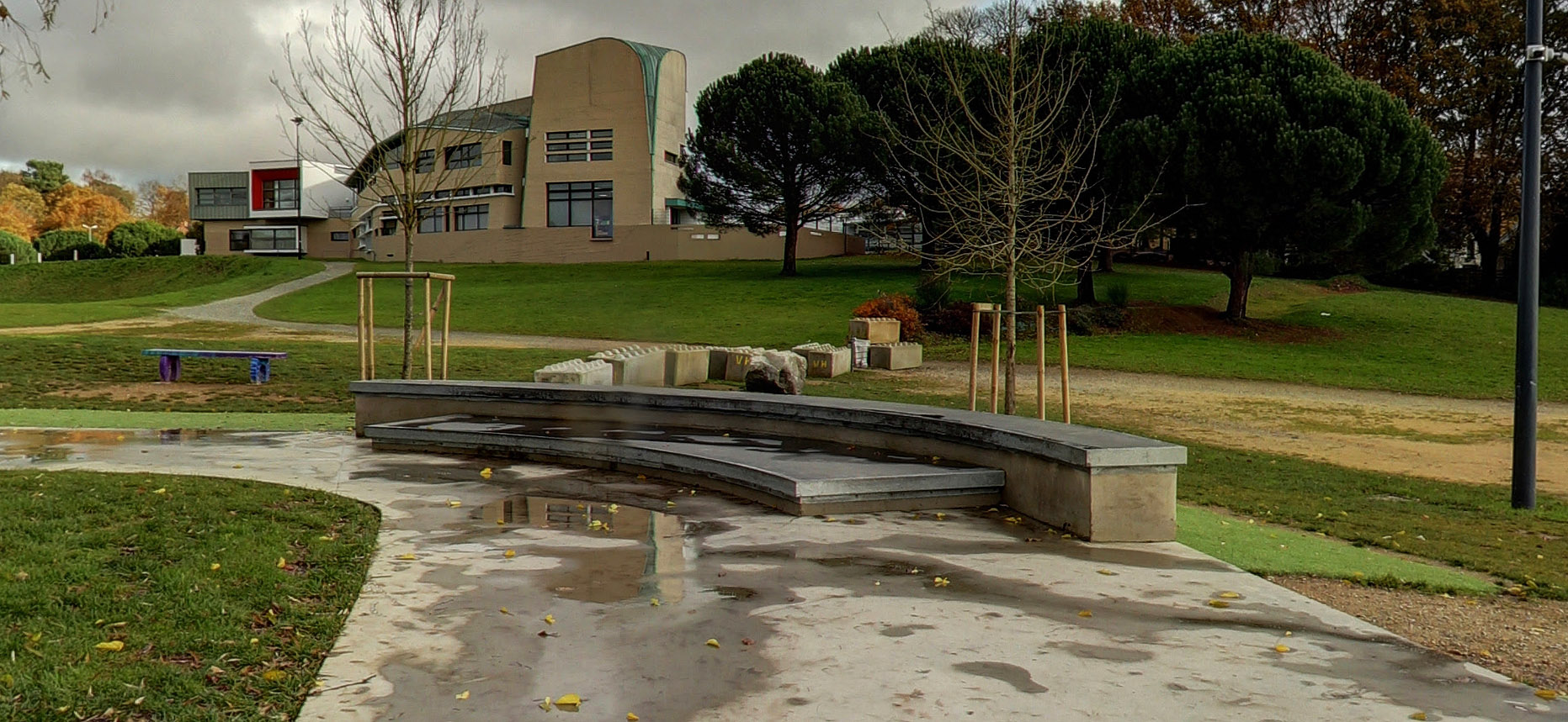 Lycée Victor Hugo Skatepark Hennebont Skate Spot 2/5