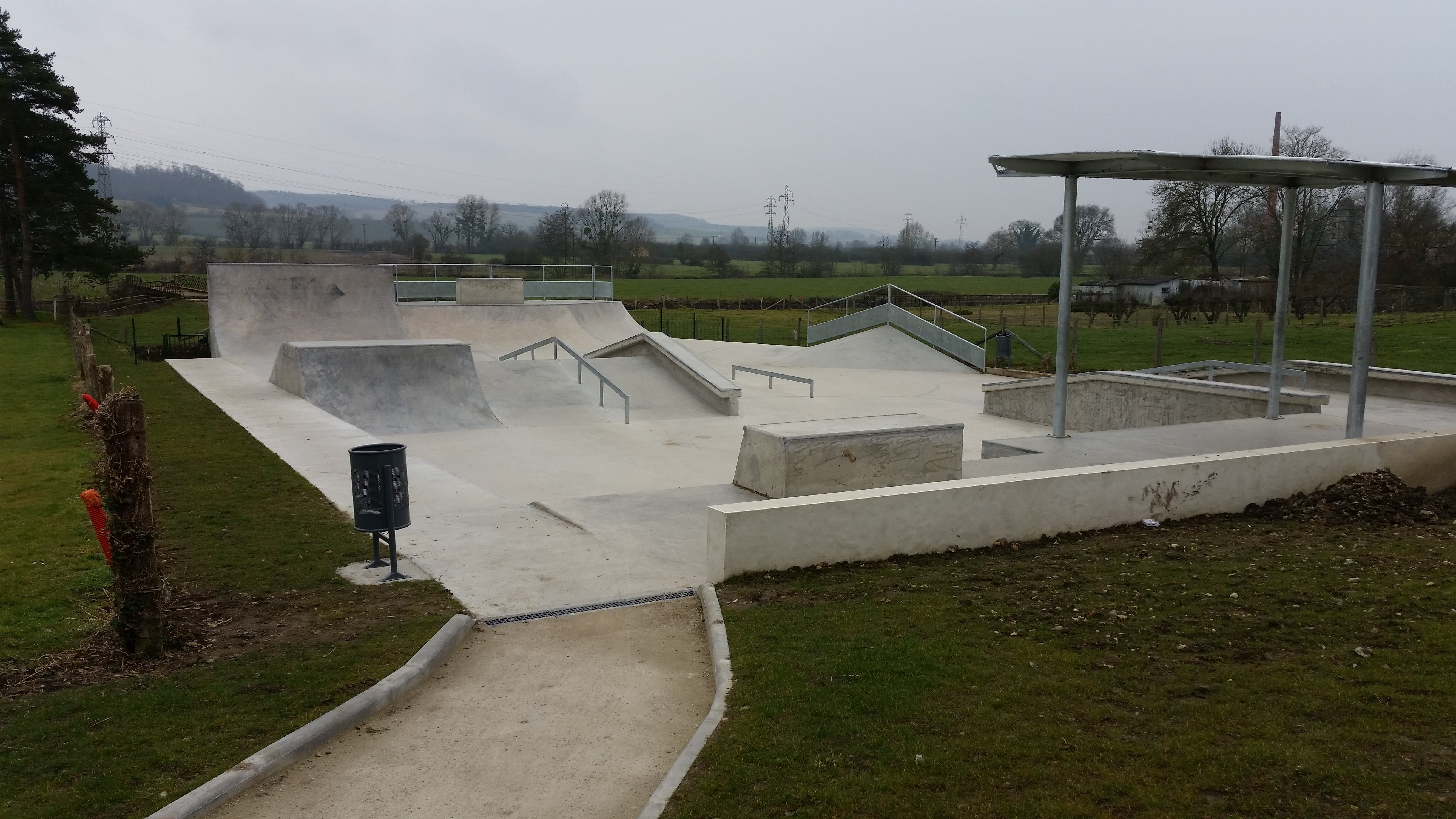Le Theil sur Huisne Skatepark Val au Perche Skate Spot 3/5