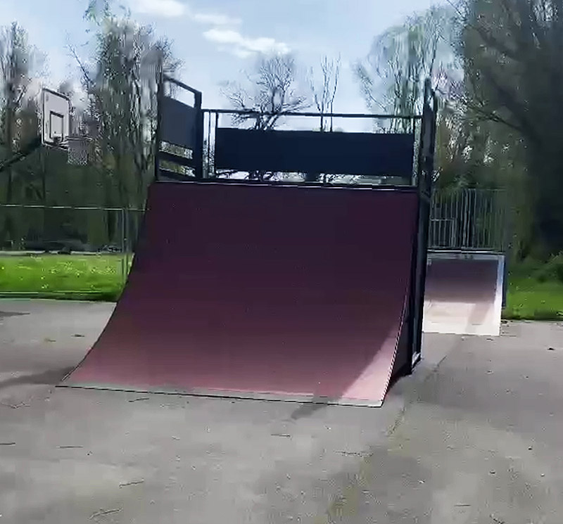 Île de Loisirs Skatepark Étampes Skate Spot 2/5