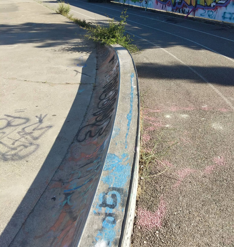 Le Coup Perdu Skatepark Miramas Skate Spot 2/5