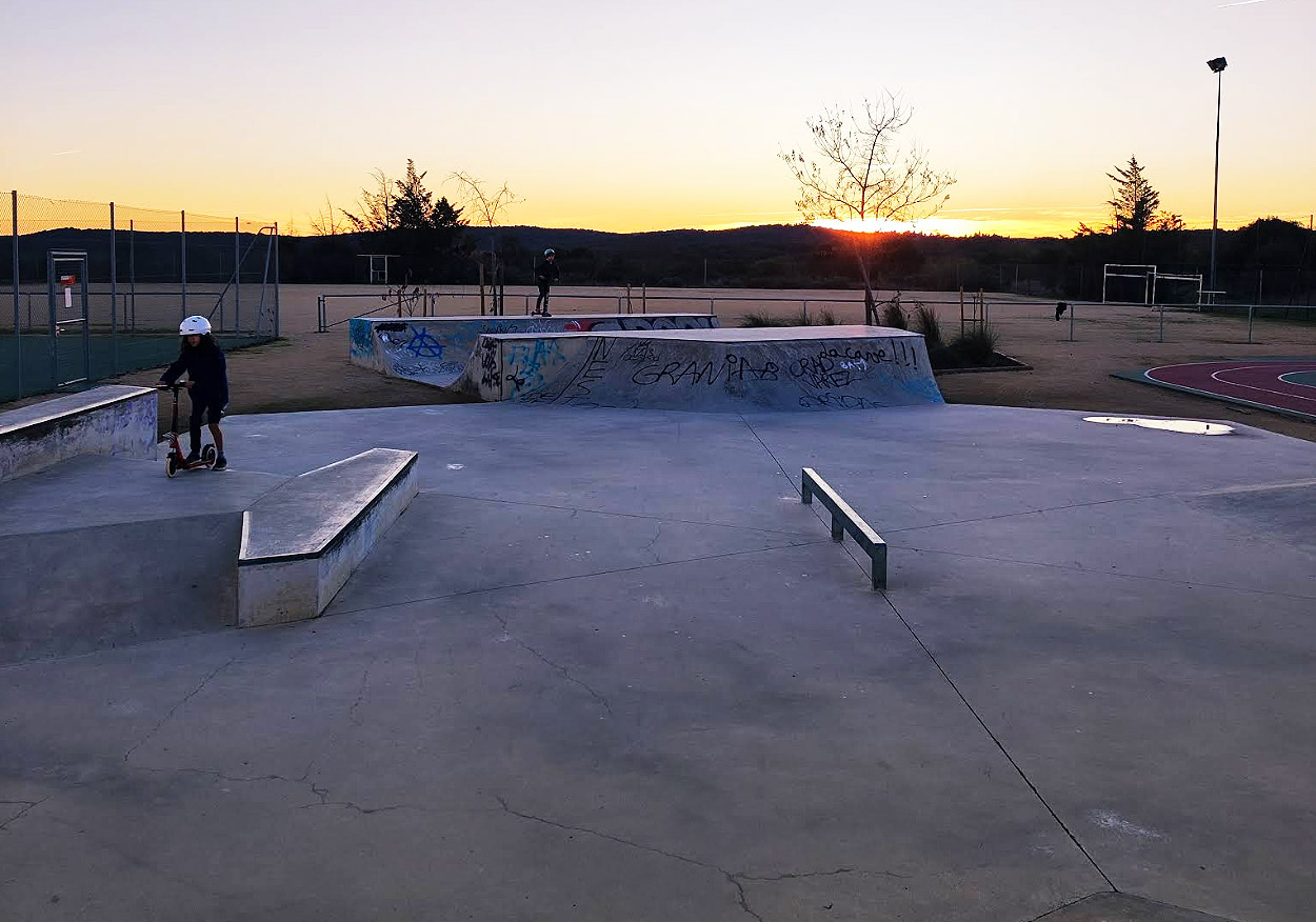 Stade Skatepark Viols le Fort Skate Spot 3/5