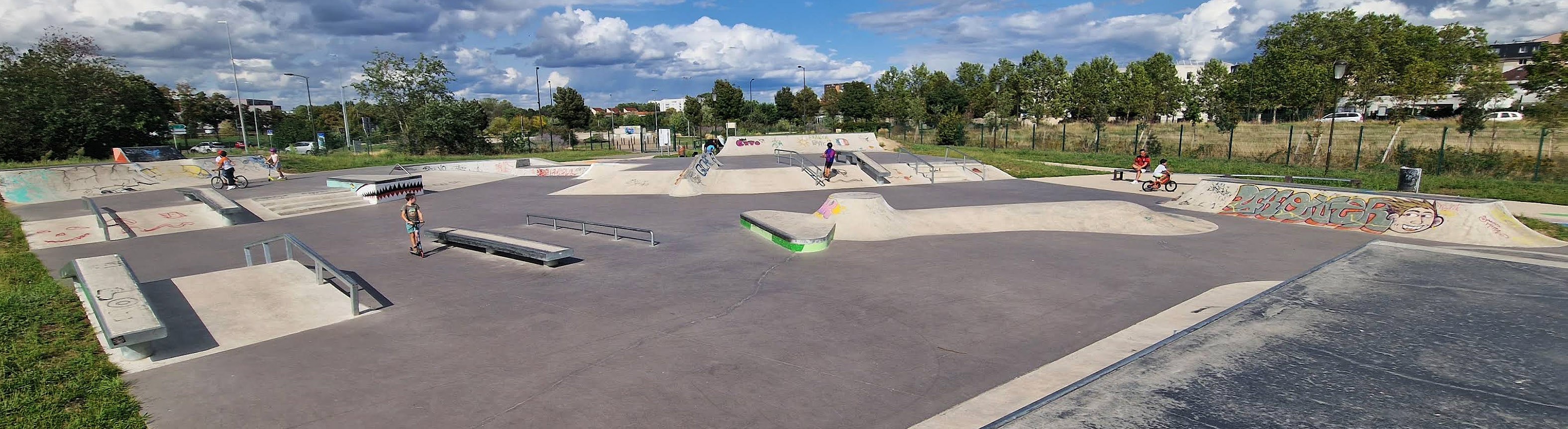 Les Vanneaux Skatepark Achères Skate Spot 4/5