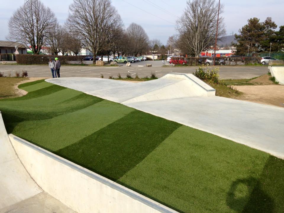 Parc des Sports Skatepark Ambérieu en Bugey Skate Spot 3/5
