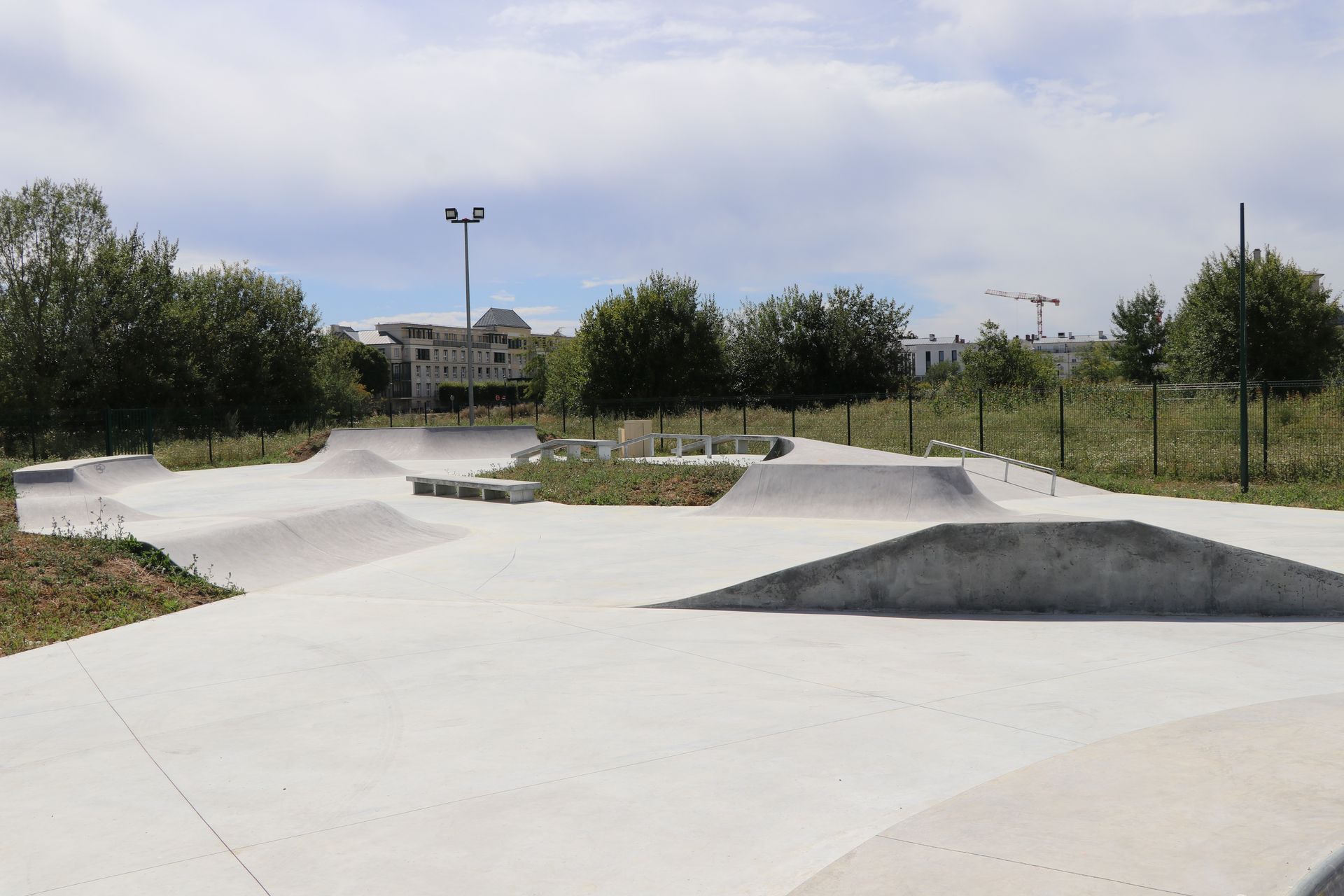 Flow Park Skatepark Serris Skate Spot 4/5