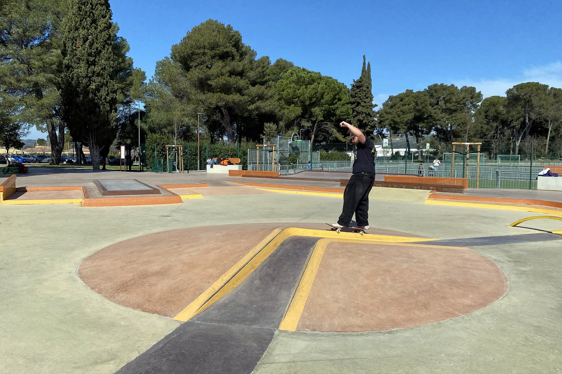 Parc des Sports Skatepark Lambesc Skate Spot 3/5