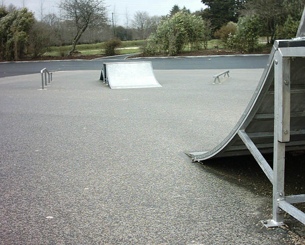 L' Ecole Skatepark Berrien Skate Spot 1/5