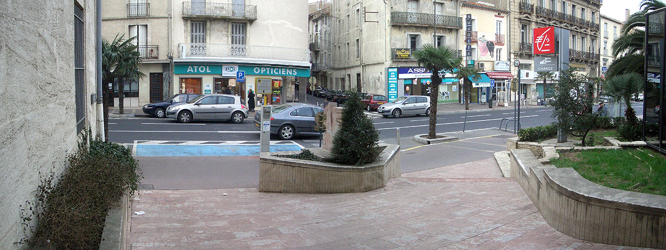 Caisse d' Epargne Spot Street Béziers Skate Spot 3/5