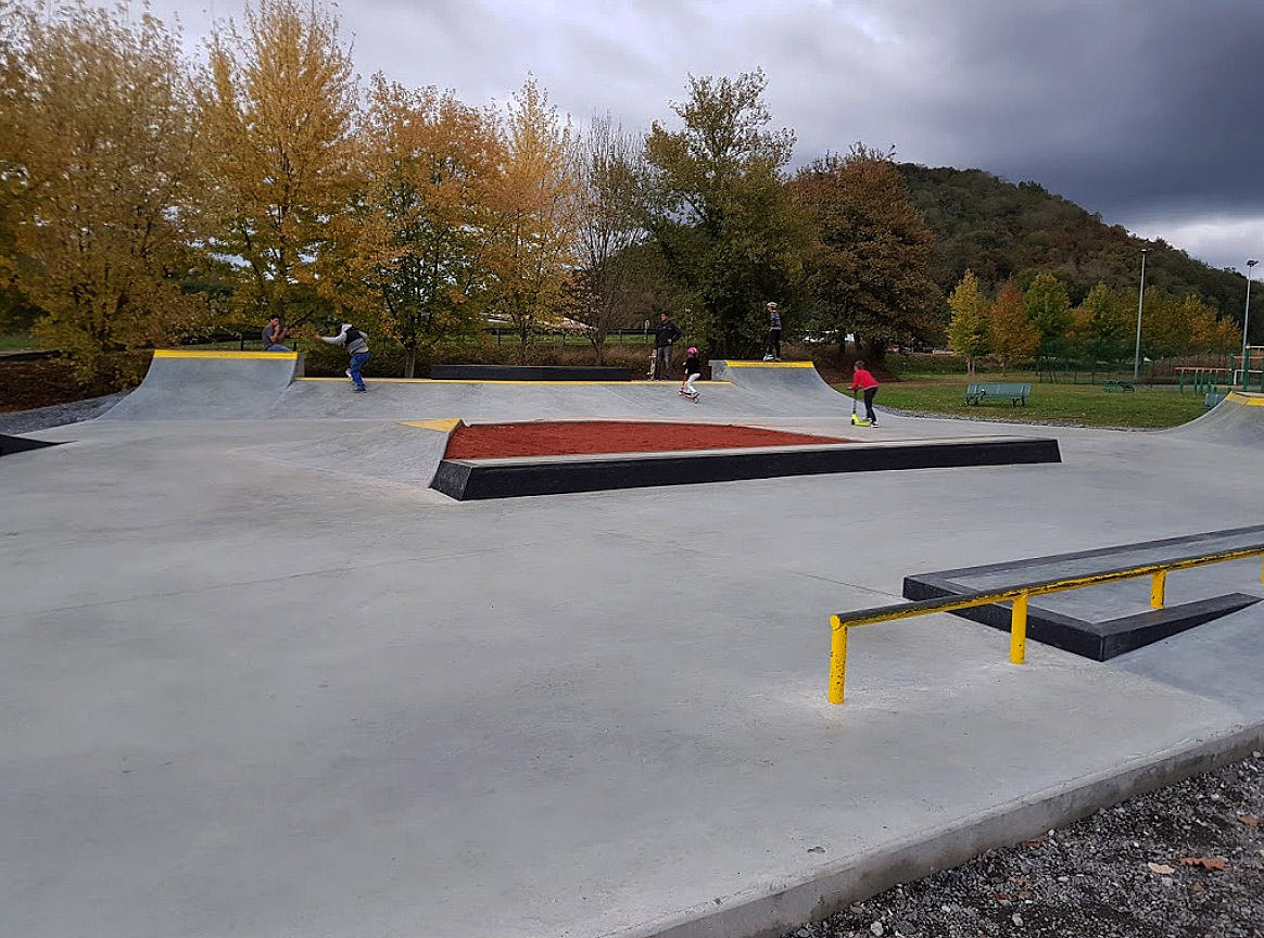 Le Lagoin Skatepark Assat Skate Spot 3/5