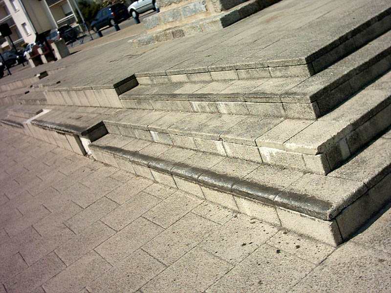 Le Quai Plaza Concarneau Skate Spot 4/5