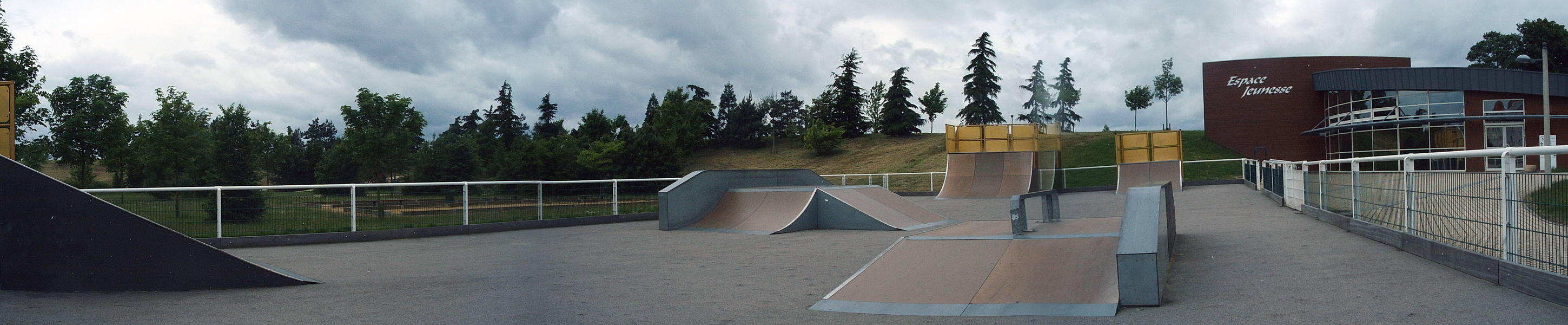 Grand Quevilly Skatepark Le Grand Quevilly Skate Spot 2/5