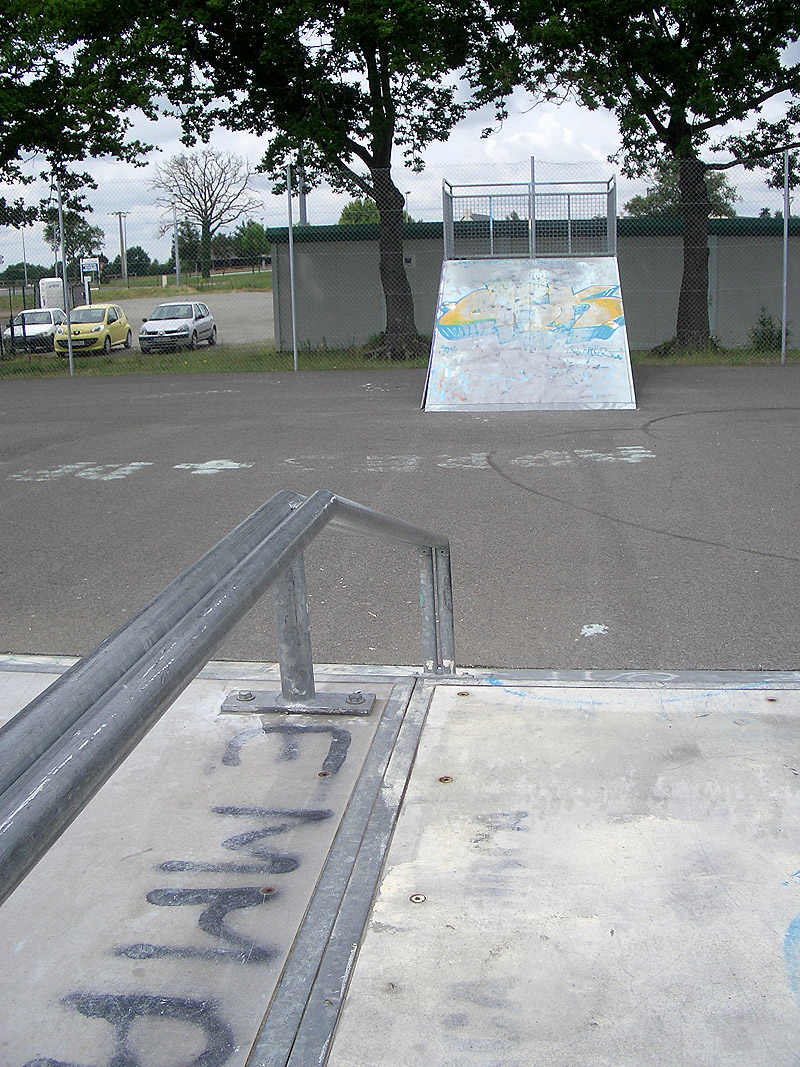 Bellevue Skatepark Grandchamp des Fontaines Skate Spot 1/5