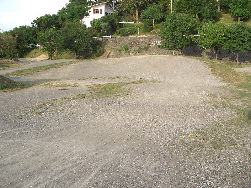 Bmx Park Dirt Hendaye Skate Spot 2/5