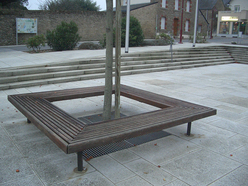 La Mairie Plaza Herbignac Skate Spot 3/5