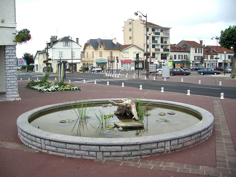 La Junque Plaza Jurançon Skate Spot 3/5