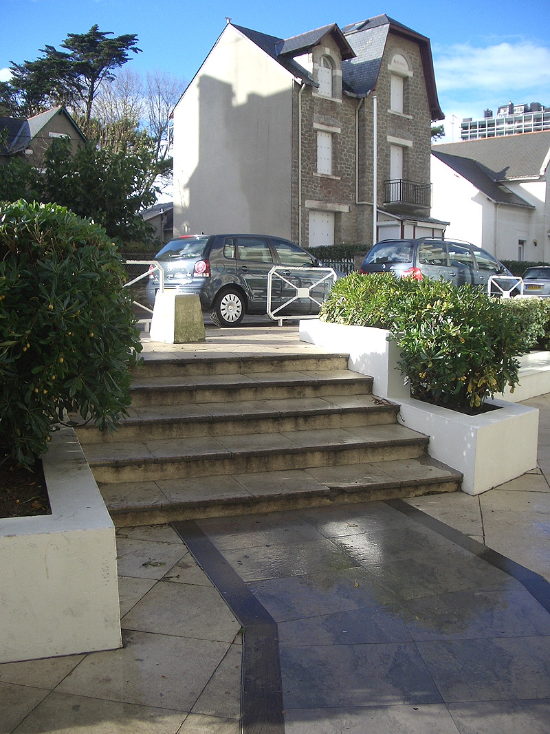 The Casino Spot Street La Baule Escoublac Skate Spot 3/5
