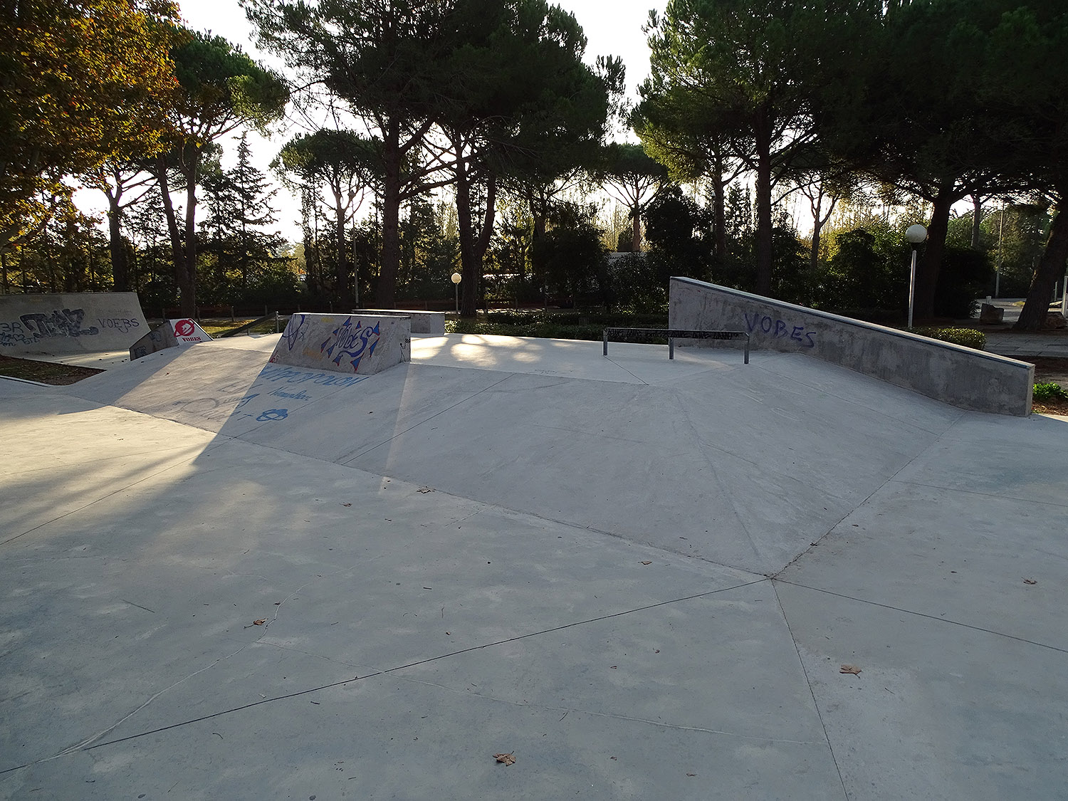 Parc des Sports Skatepark La Grande Motte Skate Spot 3/5