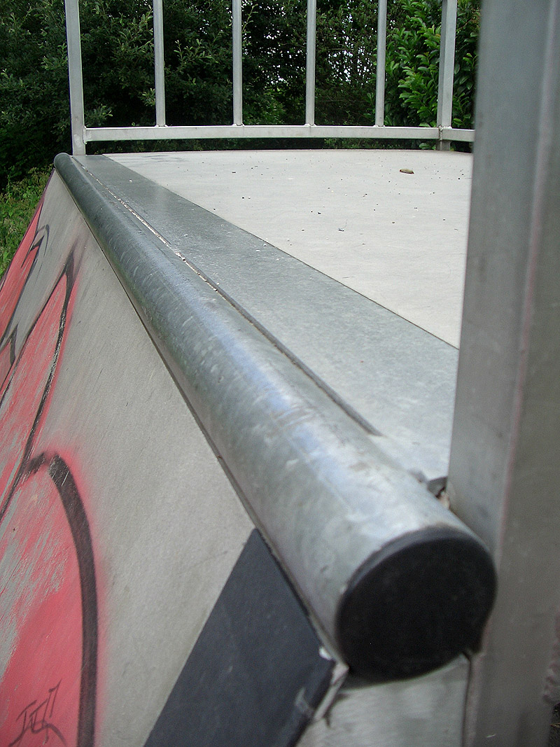 Reigniers Skatepark Les Pégers Skate Spot 2/5