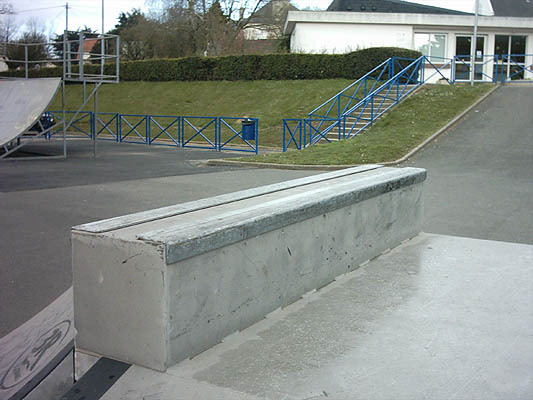 Tiez Névez Skatepark Landivisiau Skate Spot 2/5