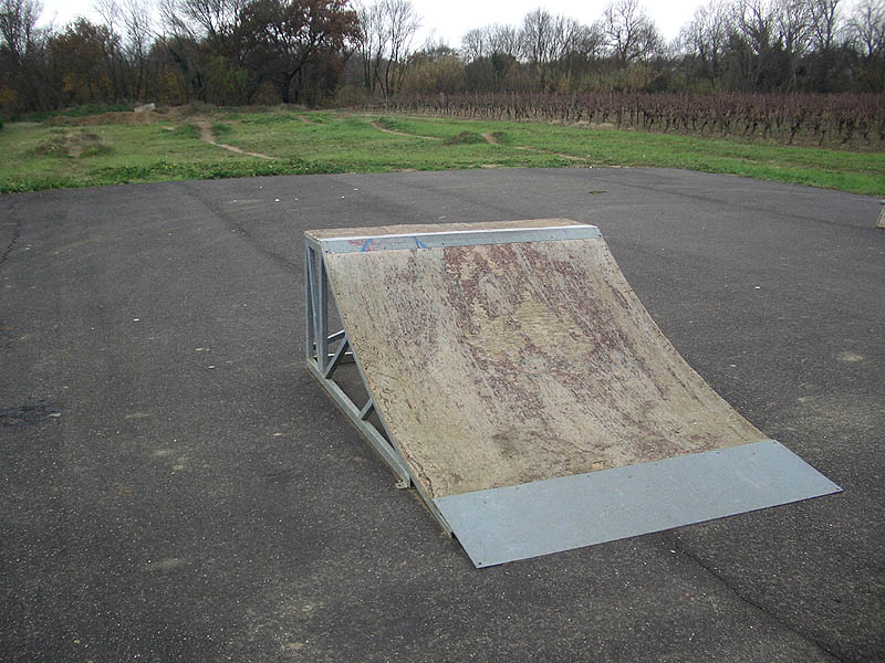 Stade Skatepark Lieuran lès Béziers Skate Spot 1/5