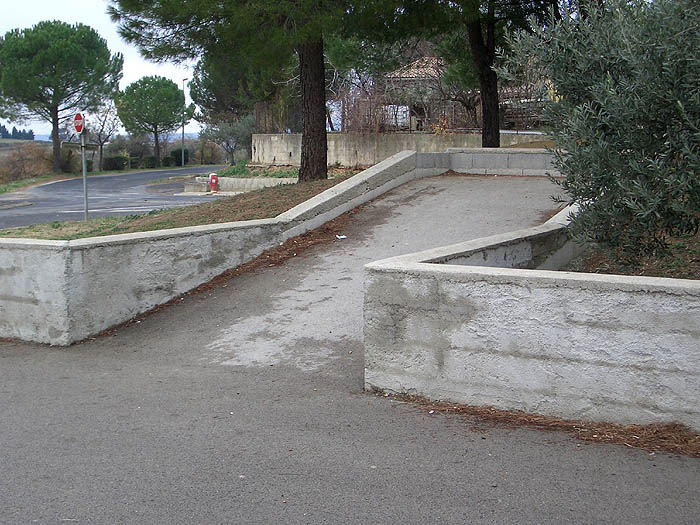 Coste Rouge Skatepark Magalas Skate Spot 1/5
