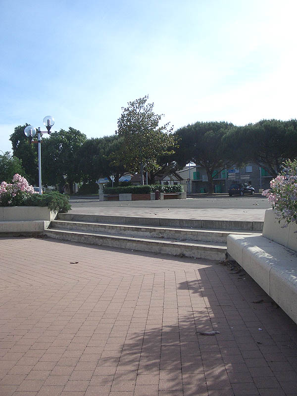 Place Félix Spot Street Mimizan Skate Spot 3/5