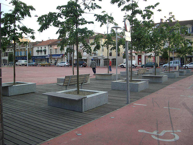 Red Place Spot Street Mont de Marsan Skate Spot 3/5