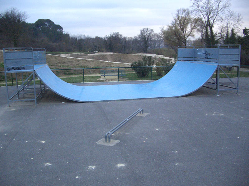 Maison des Assos Skatepark Montagnac Skate Spot 2/5