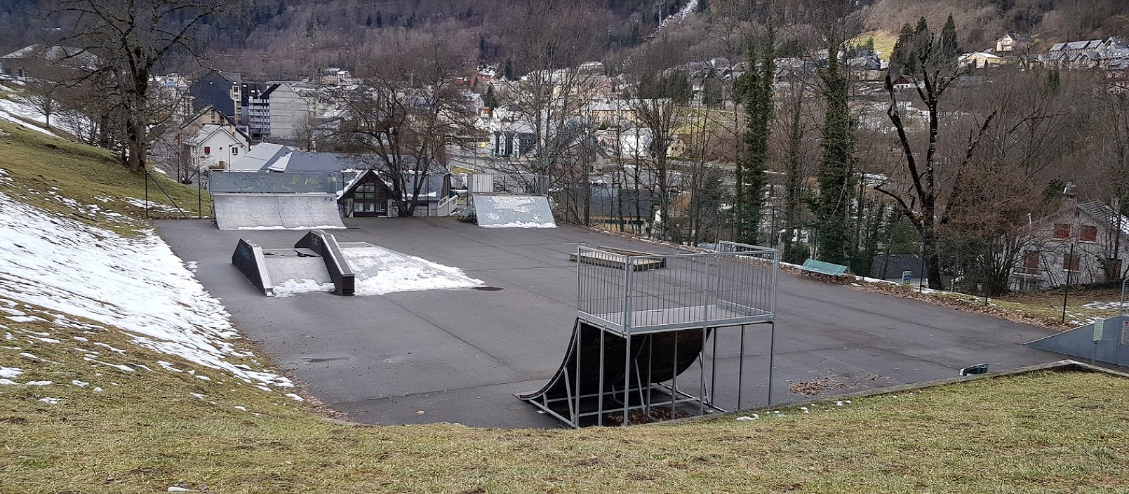 Les Glères Skatepark Cauterets Skate Spot 2/5