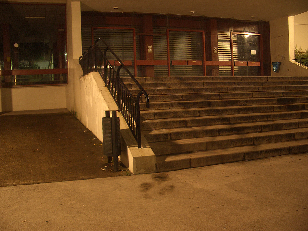 Fac de Lettres Spot Street Nantes Skate Spot 3/5