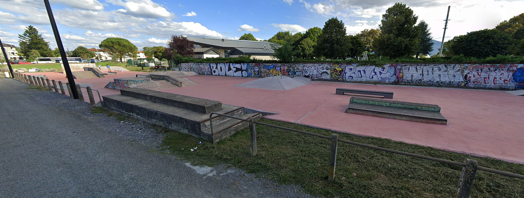 Collège Tristan Skatepark Oloron Sainte Marie Skate Spot 4/5