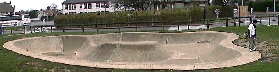 Cendrières Bowl Limours Skate Spot 2/5