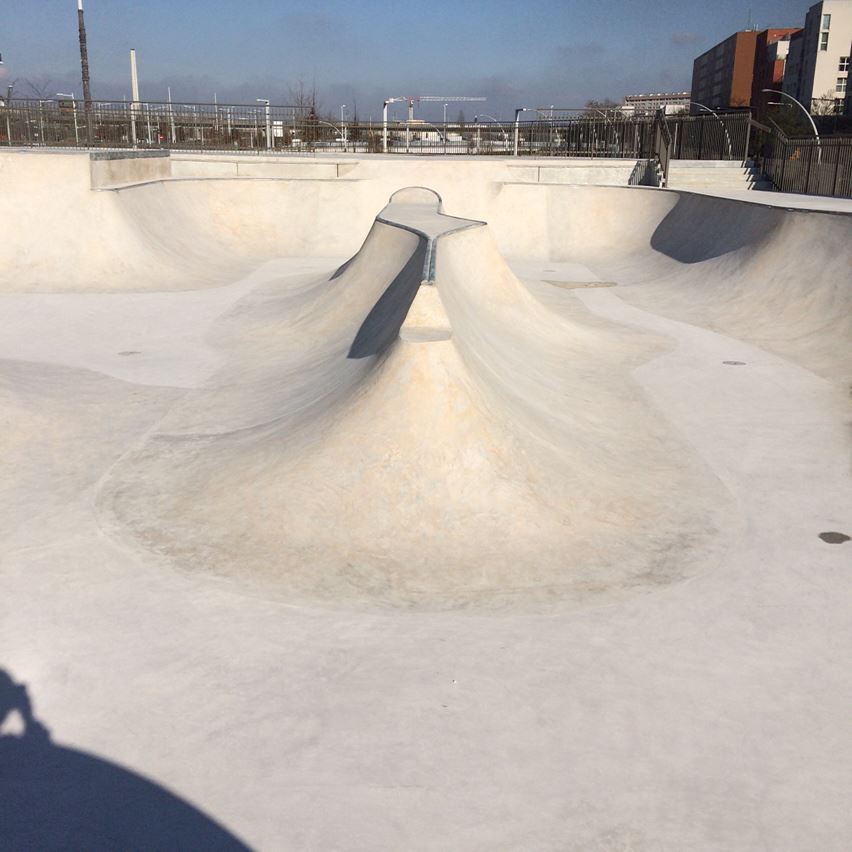 Hoche Bowl Nanterre Skate Spot 5/5