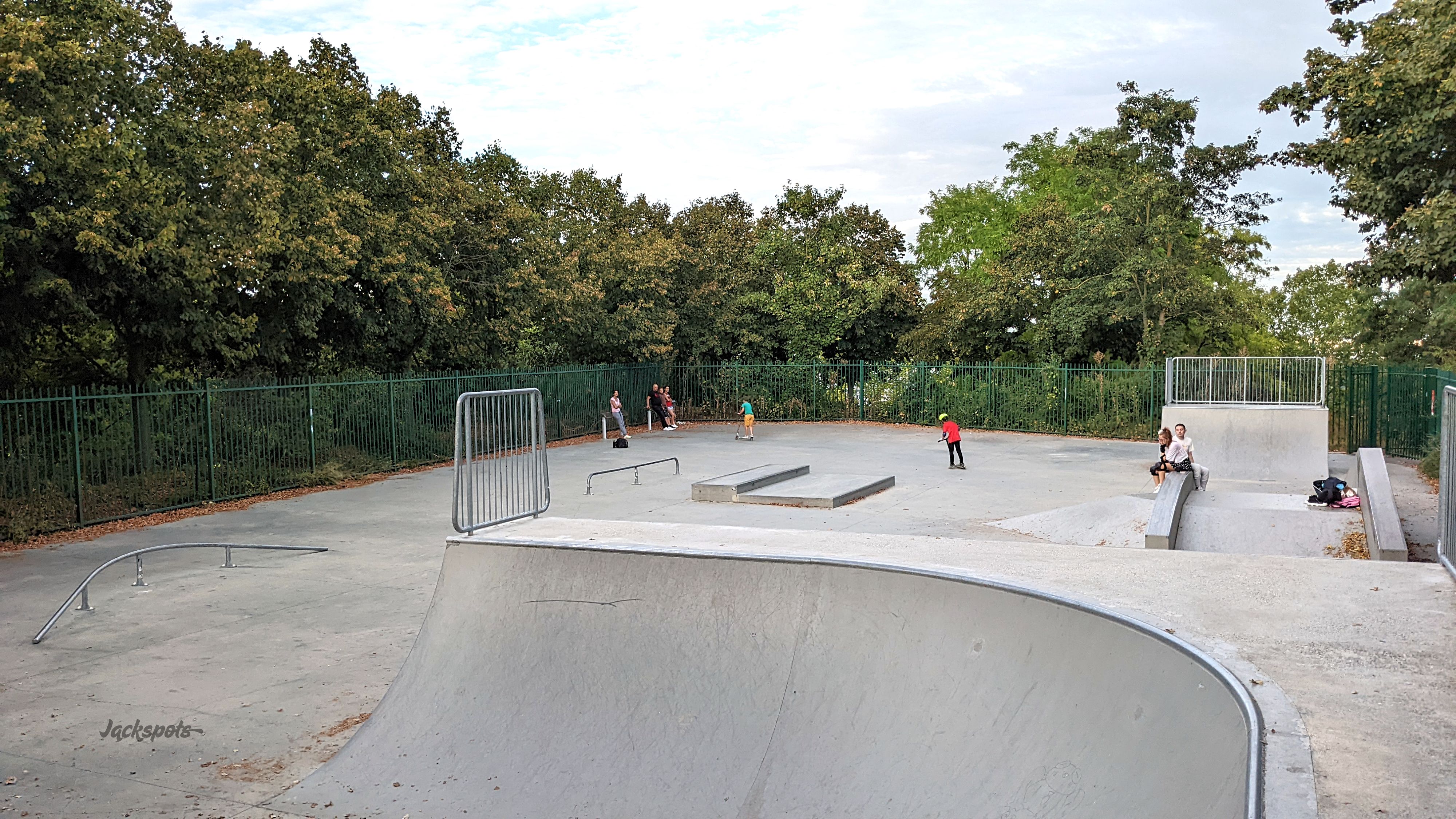 Le Mont Valérien Skatepark Suresnes Skate Spot 2/5