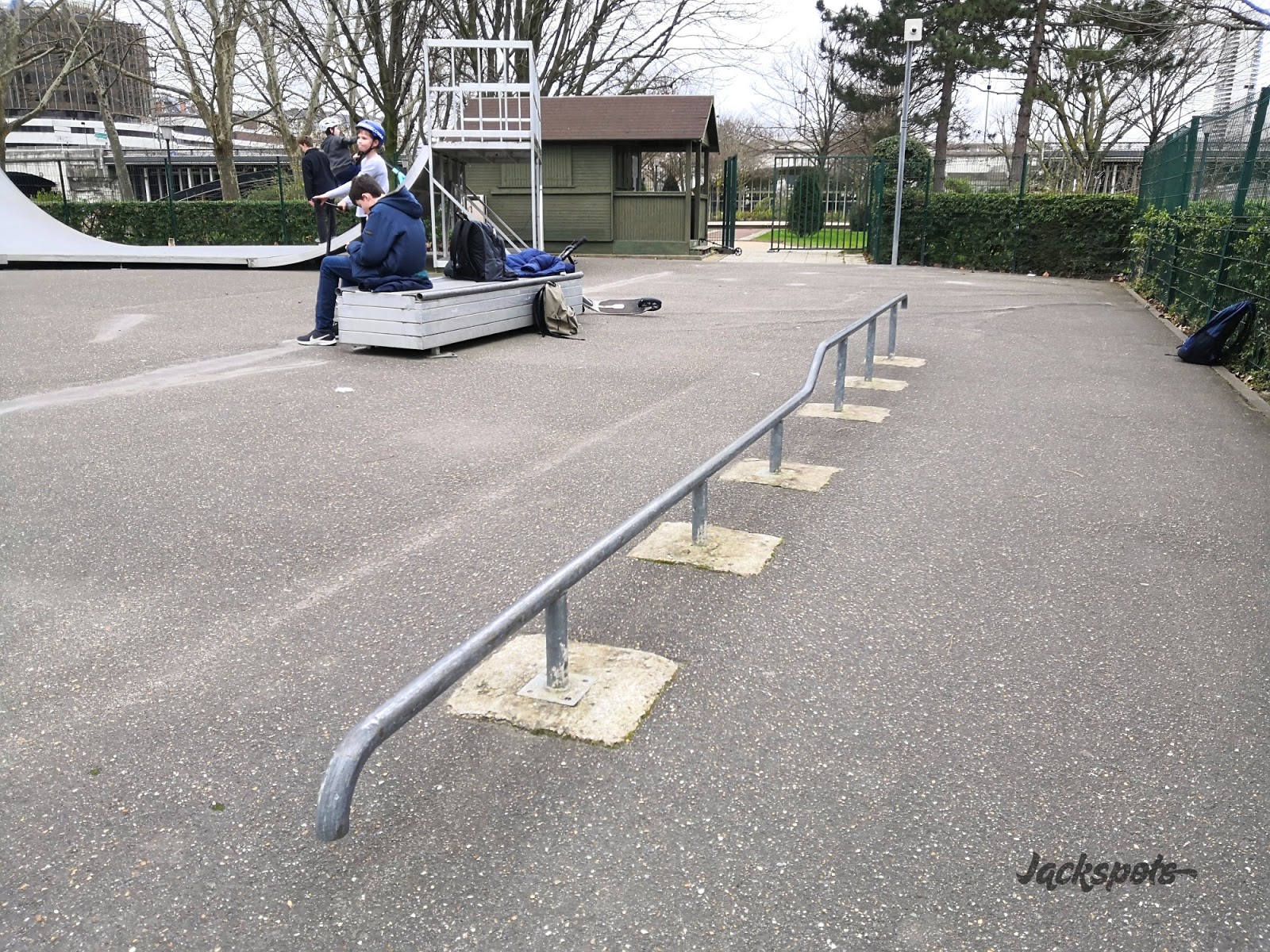 L' Île Skatepark Neuilly sur Seine Skate Spot 2/5