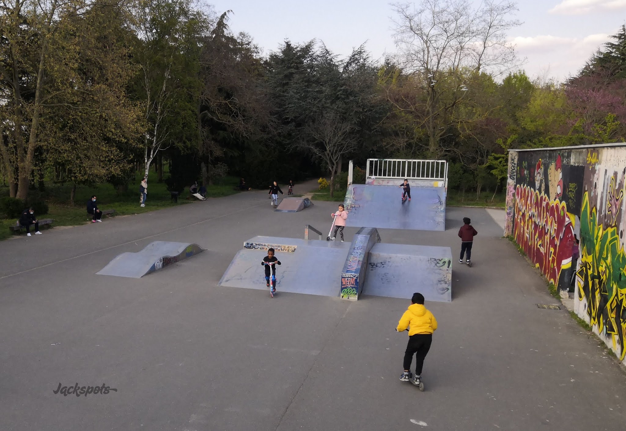 Parc de Lilla Skatepark Vitry sur Seine Skate Spot 2/5