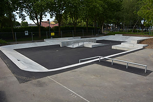 Saint Ouen Skatepark Saint Ouen l'Aumône Skate Spot 3/5