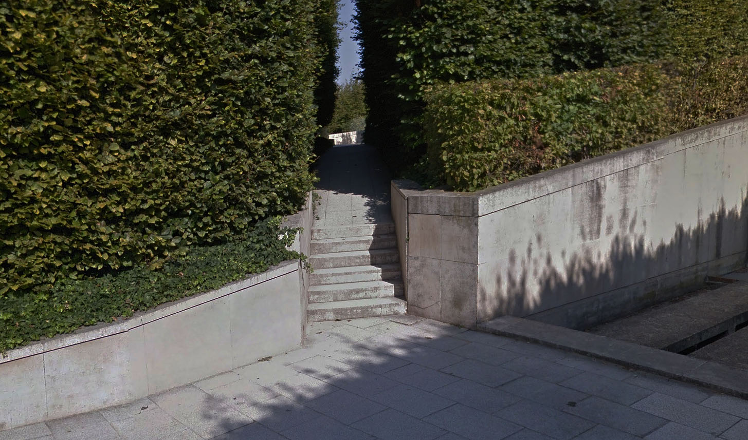 Parc André Citroën Plaza Paris Skate Spot 3/5