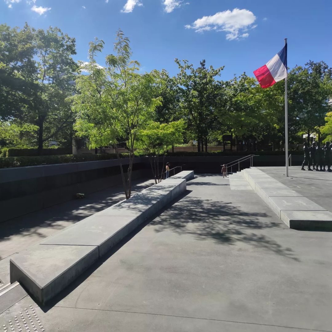 Jardin Eugénie Djendi Spot Street Paris Skate Spot 4/5