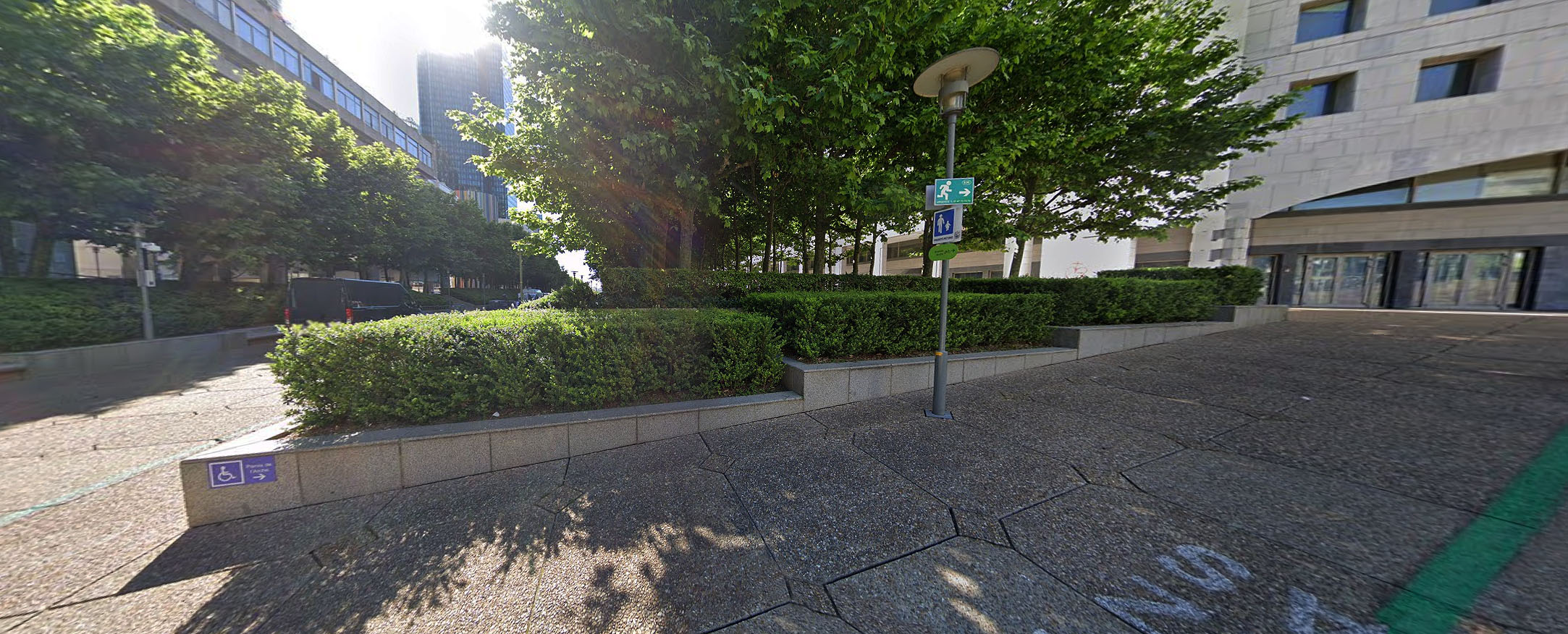 La Place basse Spot Street Puteaux Skate Spot 3/5