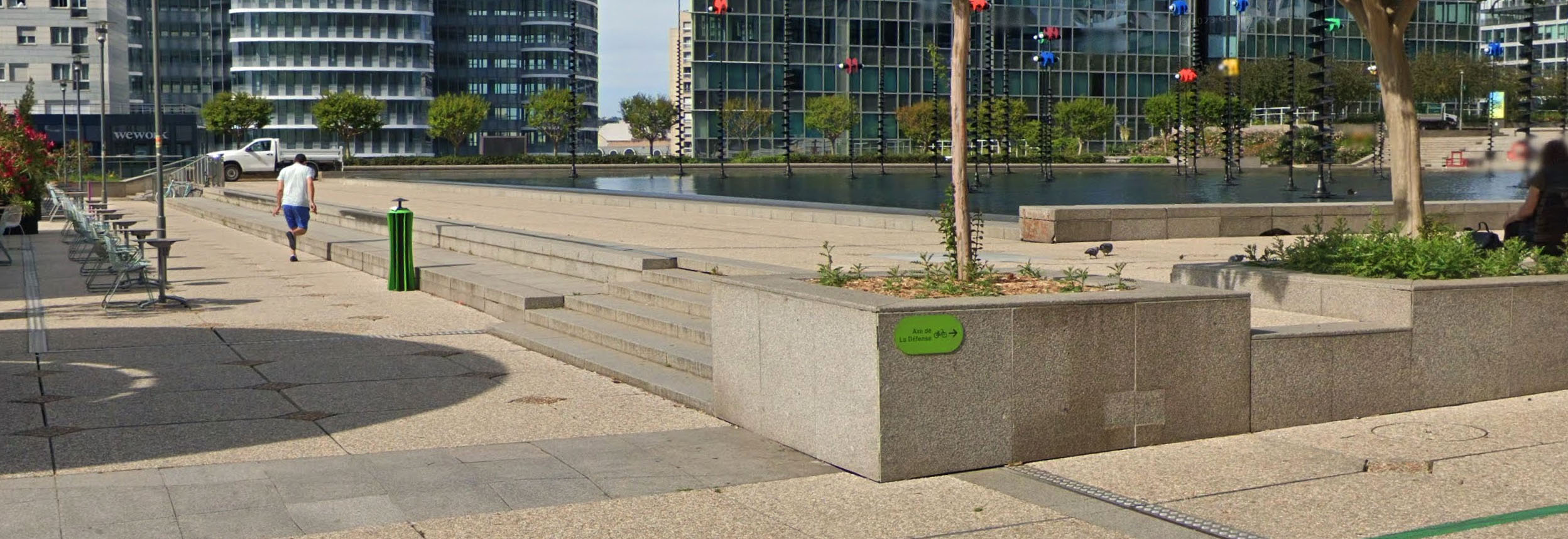 Bassin Takis Plaza Courbevoie Skate Spot 3/5