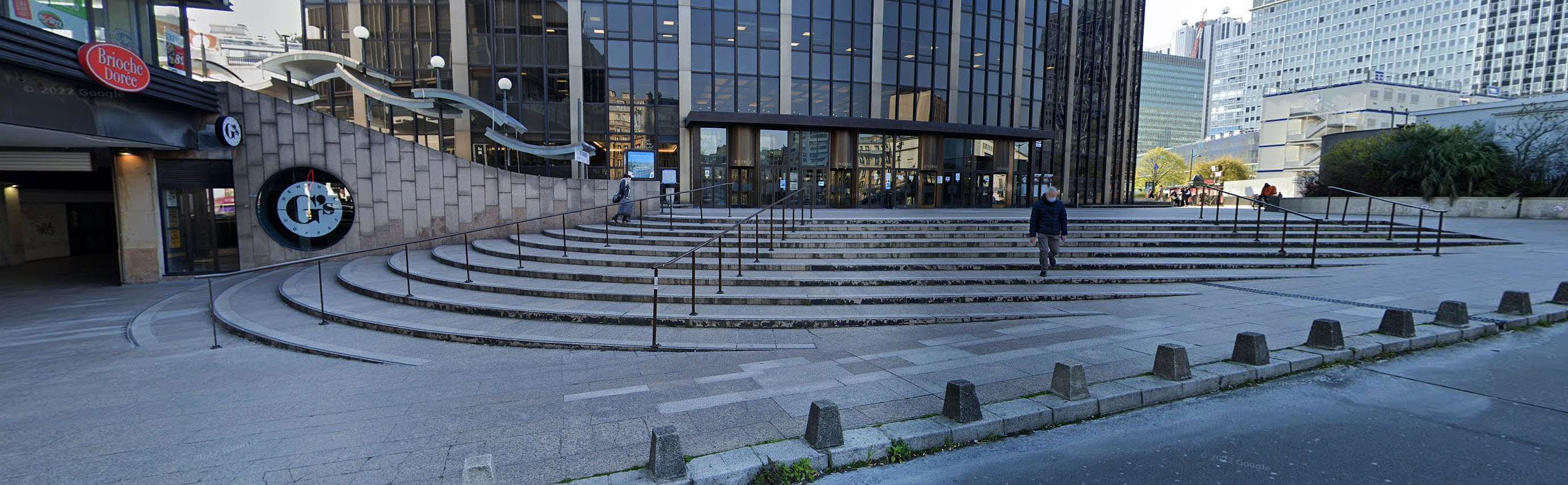 Montparnasse Gare Spot Street Paris Skate Spot 3/5